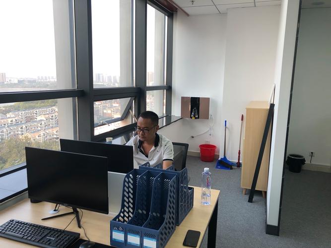 一般项目:信息咨询服务(不含许可类信息咨询服务);社会经济咨询服务